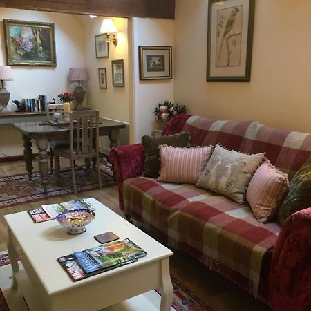 The Grooms Loft Self Contained Apartment Milton Abbas Екстериор снимка