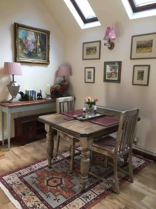 The Grooms Loft Self Contained Apartment Milton Abbas Екстериор снимка