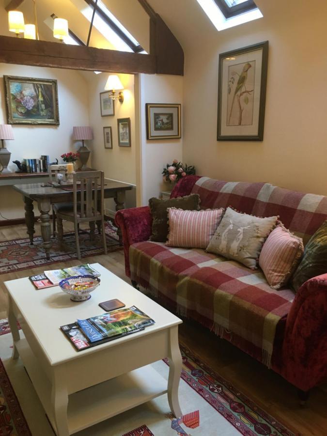 The Grooms Loft Self Contained Apartment Milton Abbas Екстериор снимка