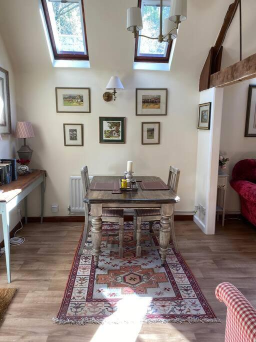 The Grooms Loft Self Contained Apartment Milton Abbas Екстериор снимка