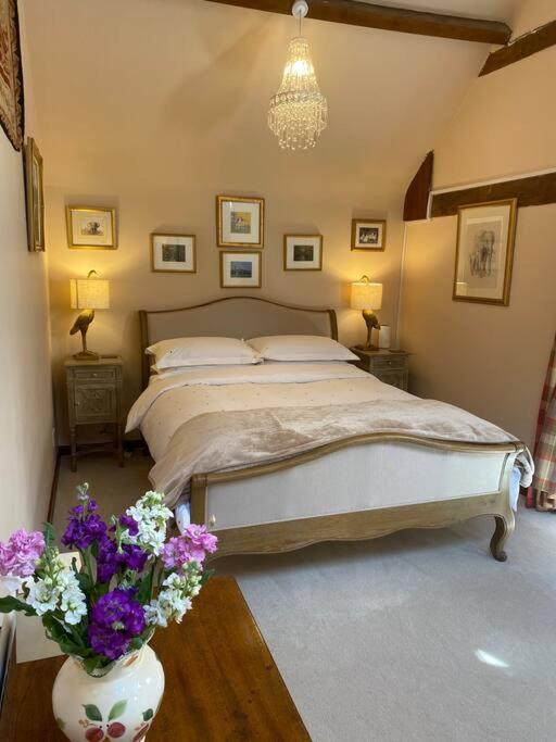 The Grooms Loft Self Contained Apartment Milton Abbas Екстериор снимка
